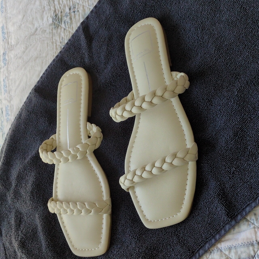 Dolce Vita sandals. Ivory. Size 9.5.